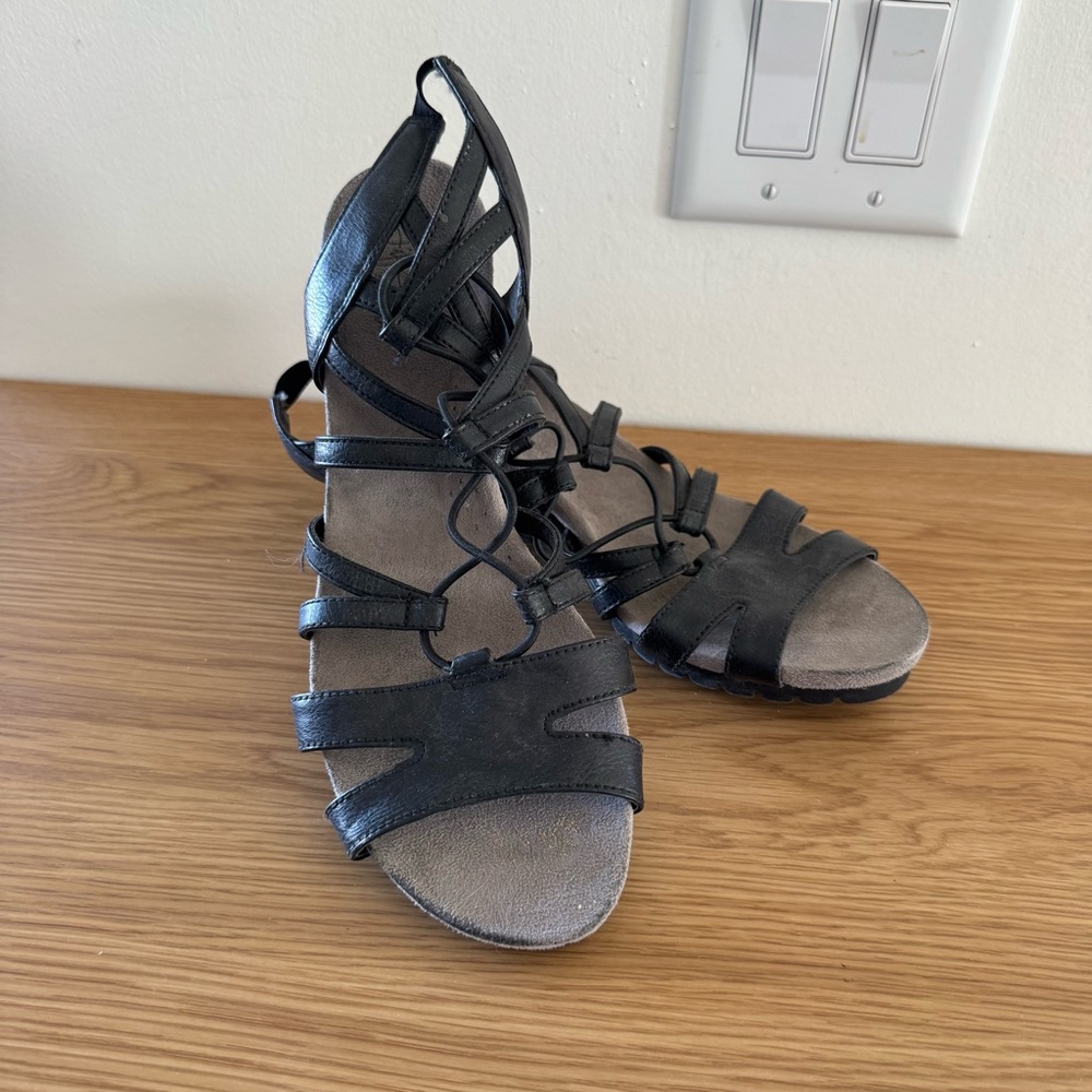 Life Stride Black Gladiator Sandals